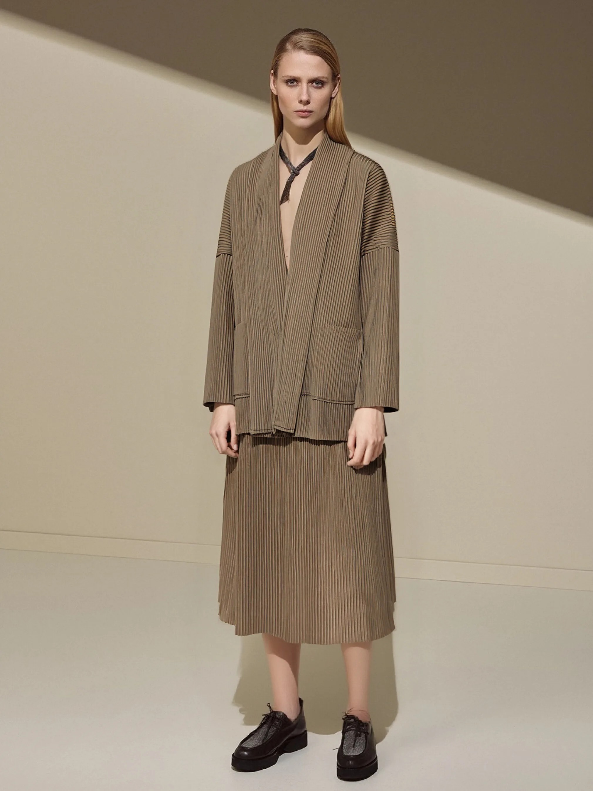 YUDX Fashion Temperament Pleated Suit Suit Jacket + Versatile Half-skirt Casual Pleated 2-piece Set 2025 Winter New